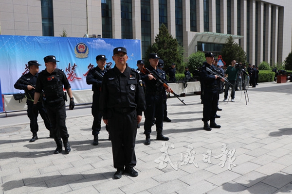 记武威市先进工作者凉州区公安局特警大队大队长杨爱军